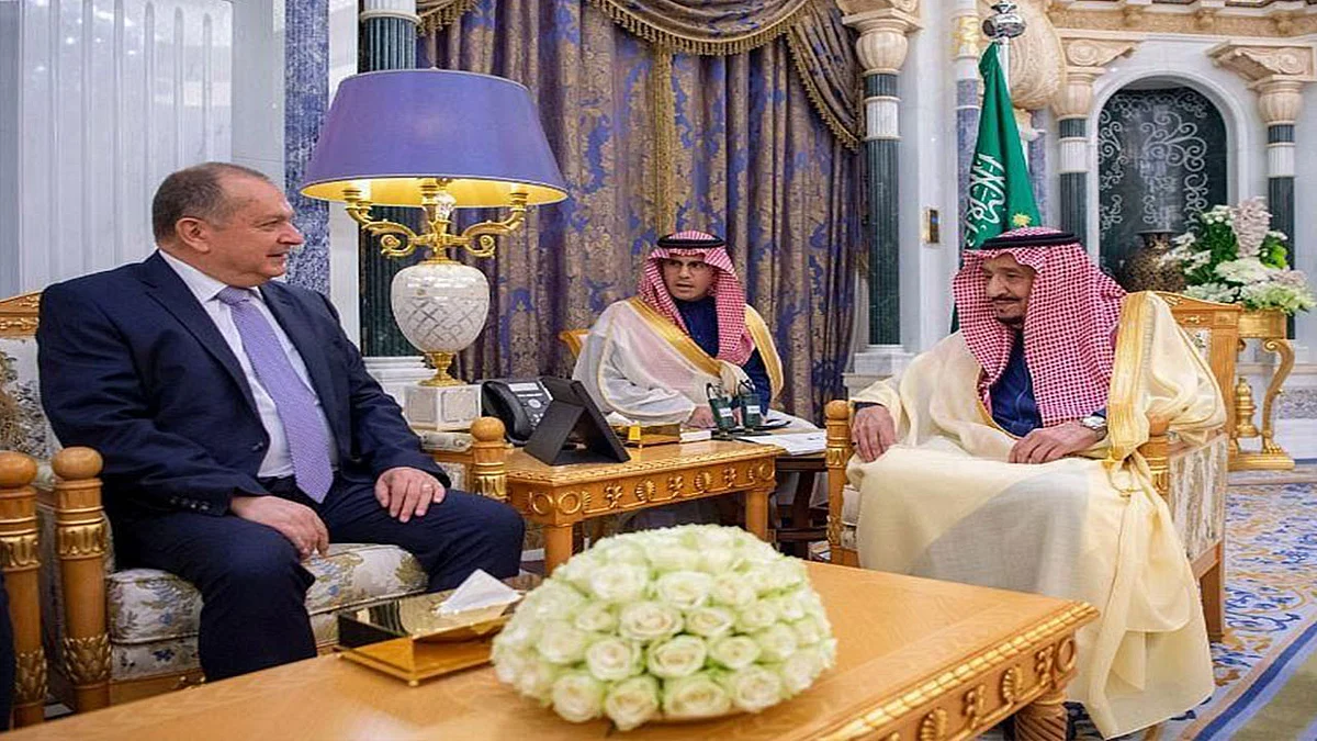 King Salman meets with Italian and UK Ambassadors