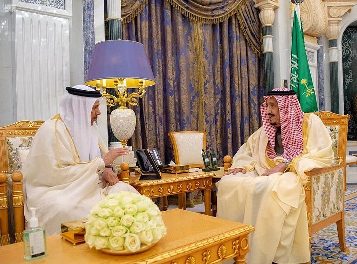 King Salman meets with GCC Secretary General