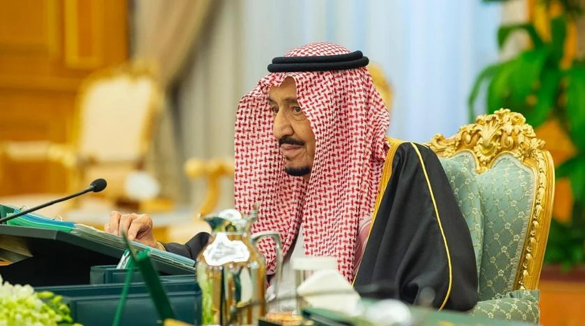 King Salman chairs a cabinet meeting in Riyadh. (SPA)