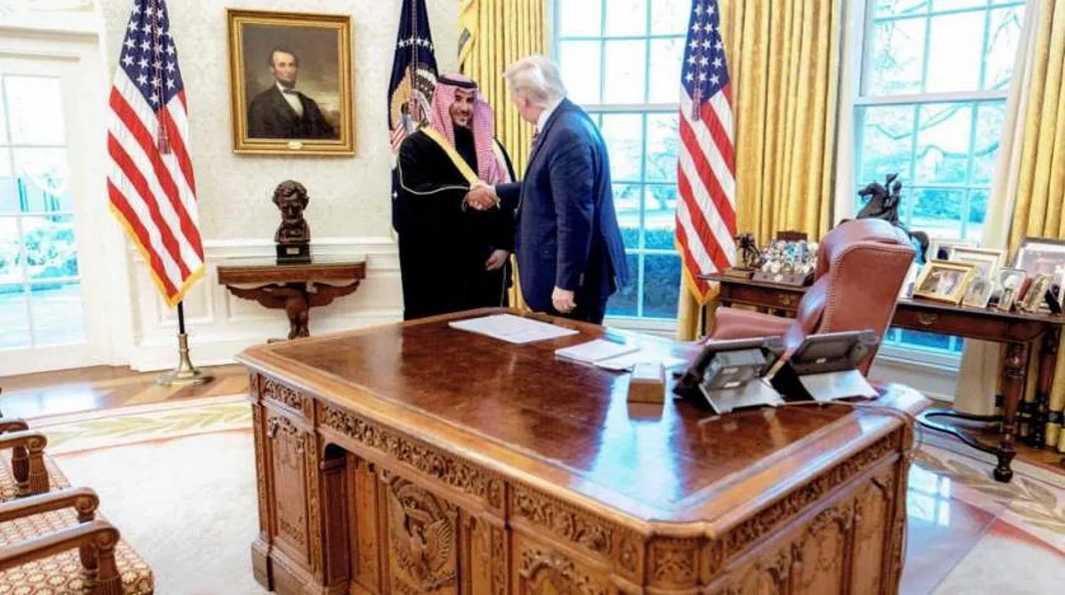 Prince Khalid bin Salman meets US President Trump at the White House. (Twitter)