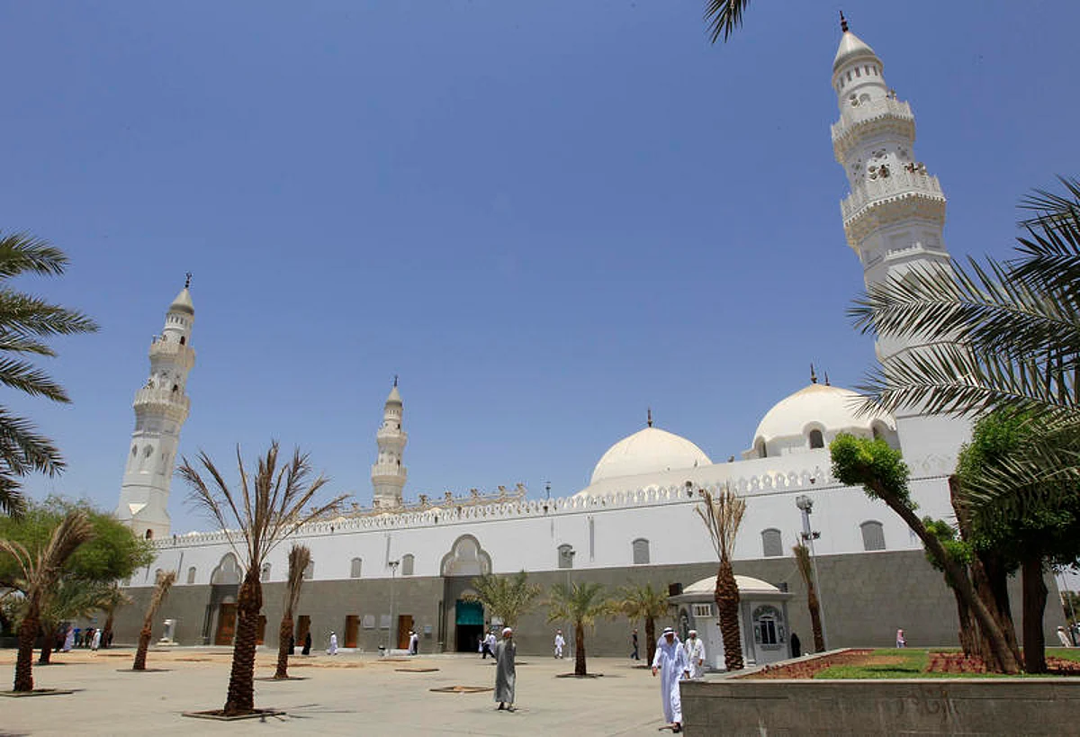 Saudi Arabia Suspends Prayers at Mosques over Coronavirus
