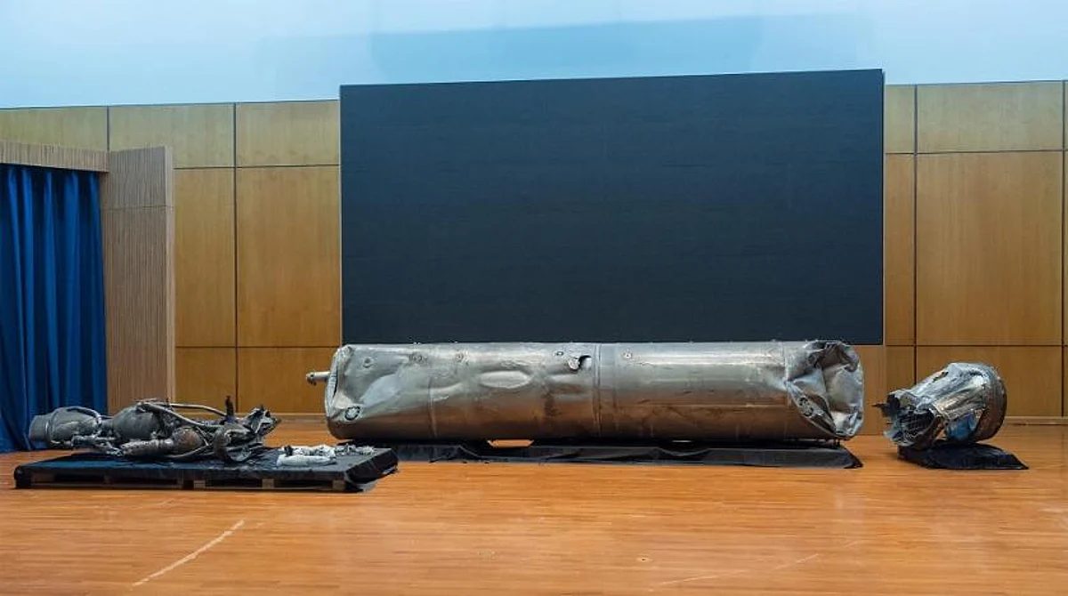 Remains of a ballistic missile fired by the Houthi militias against Saudi Arabia are displayed by the Arab coalition. (SPA)