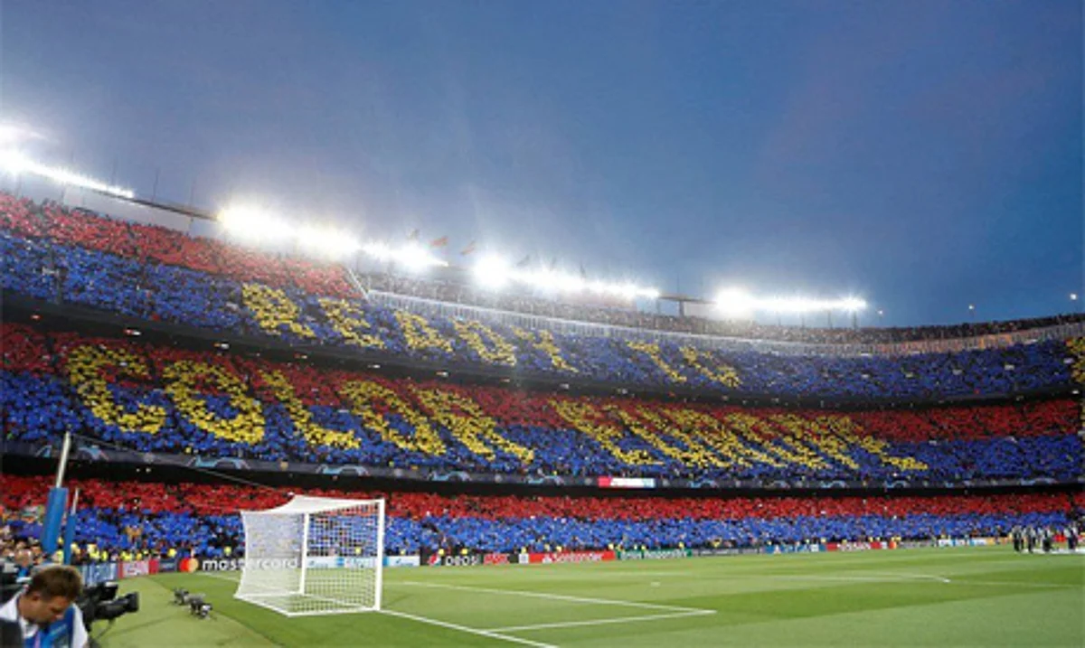 Six Barcelona directors quit, throwing club into crisis