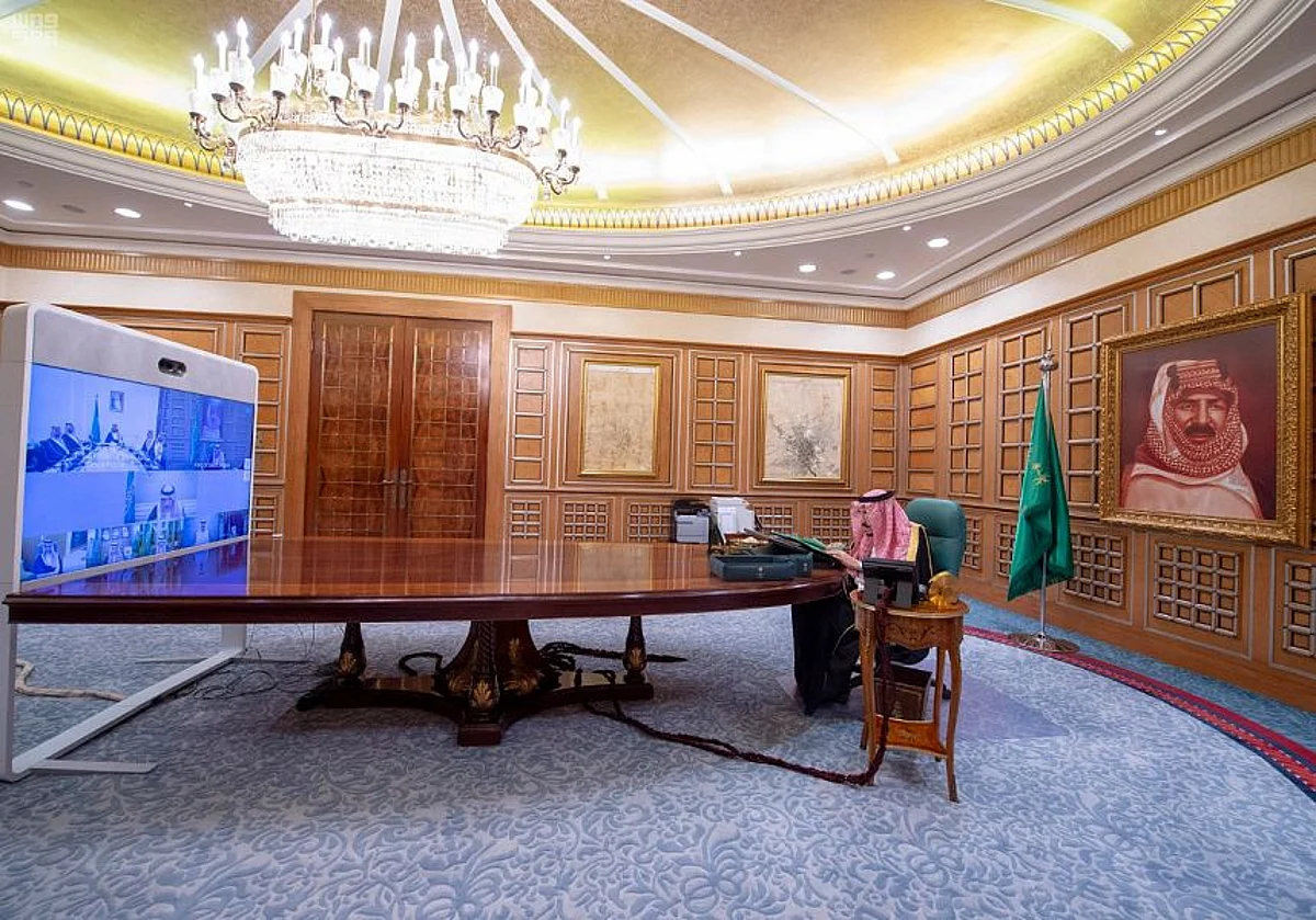 Saudi Arabia’s Council of Ministers on Tuesday underlined the importance of extending the arms embargo on Iran as the Houthi militia continues to use advanced weapons supplied by Tehran to terrorize Yemenis and target civilians and civil facilities in the Kingdom.