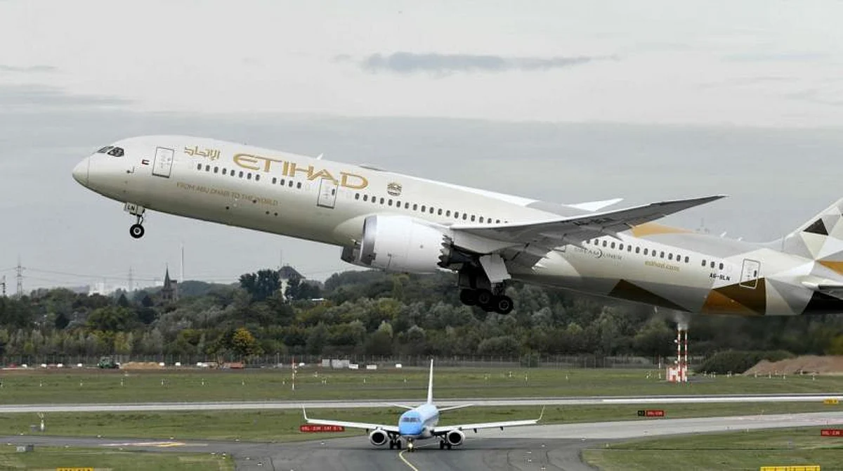 A Boeing 787-10 Dreamliner of Etihad airline takes off. (AFP)