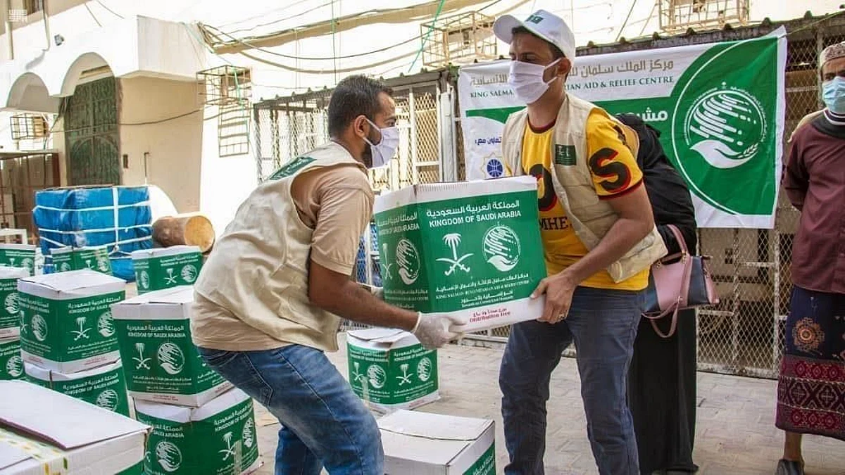 Saudi Arabia distributes 800 Food Baskets to Families of Cancer Patients in Yemen