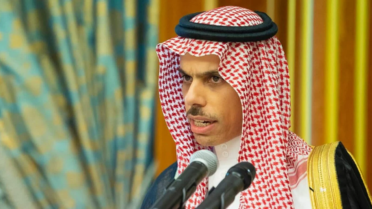 Saudi FM calls Algerian and Moroccan counterparts