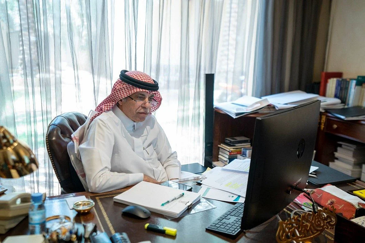 Minister in Charge of Media Dr. Majid Al-Qasabi, during his virtual meeting with over hundred of male and female opinion writers