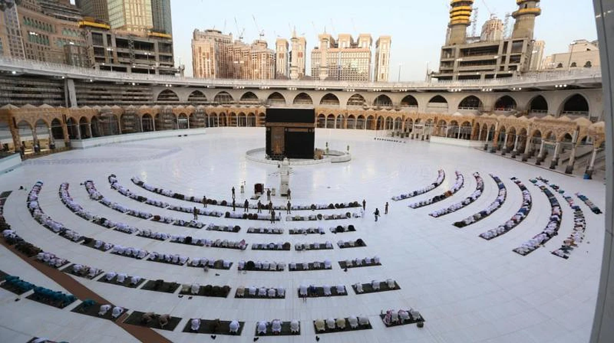 Worshippers gathering before the Kaaba at the Grand Mosque in Saudi Arabia's holy city of Mecca to attend prayers. (AFP)