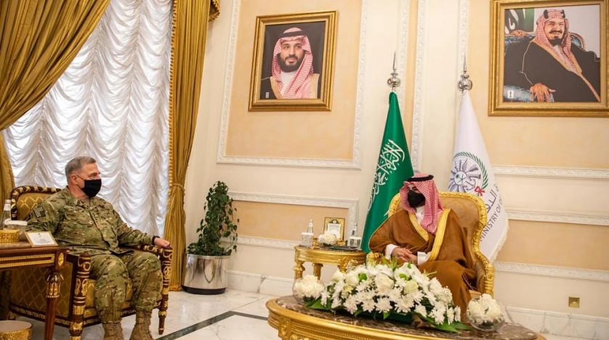 Deputy Defense Minister Prince Khalid bin Salman received in Riyadh on Monday US Chairman of the Joint Chiefs of Staff General Mark Milley. (Twitter)