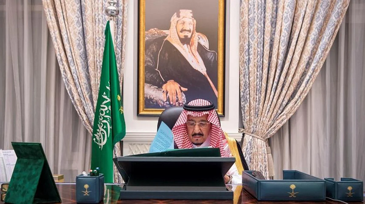 King Salman chairs a virtual cabinet meeting. (SPA)