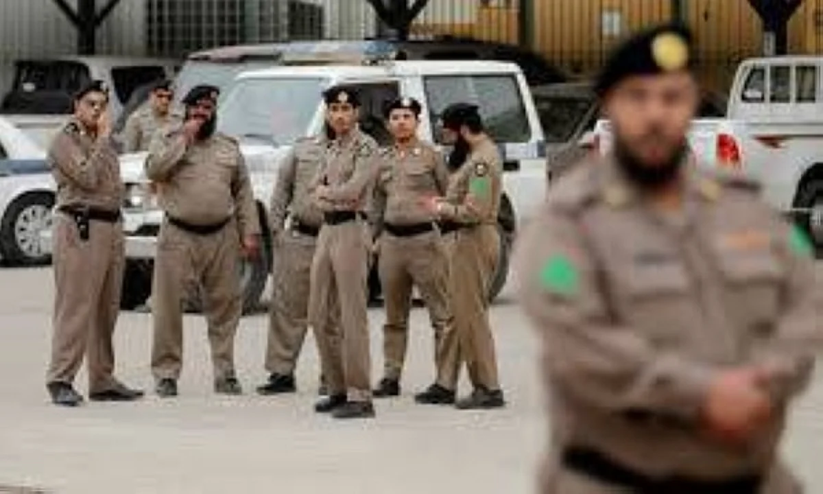 Six Saudis arrested for robbing medicines