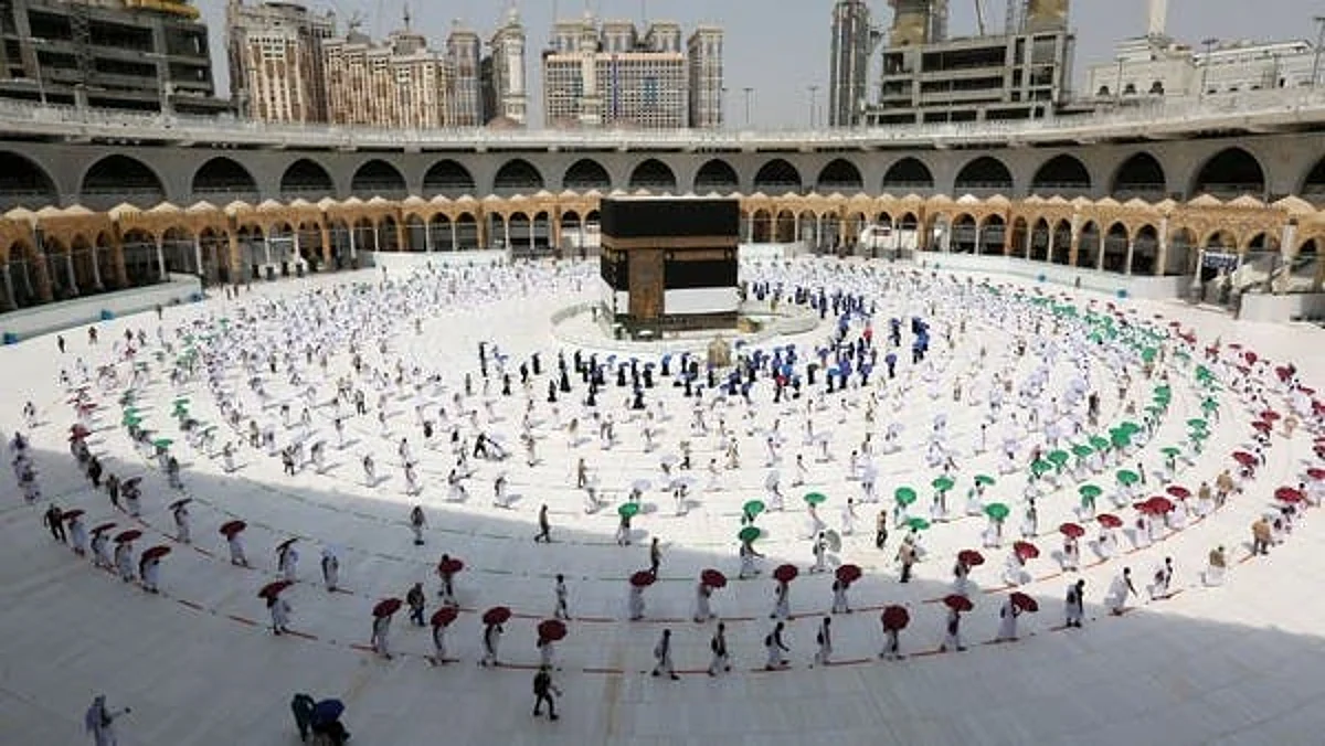 Women were also appointed in the departments of the King Abdulaziz Complex for the Kiswa of the Holy Kaaba, the Gallery of the Two Holy Mosques’ Architecture, and the libraries of the Two Holy Mosques.