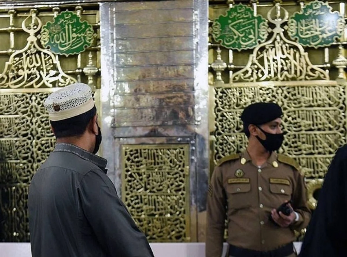 Prophet’s Mosque witnesses resumption of prayers within Al-Rawdah Al-Sharifah