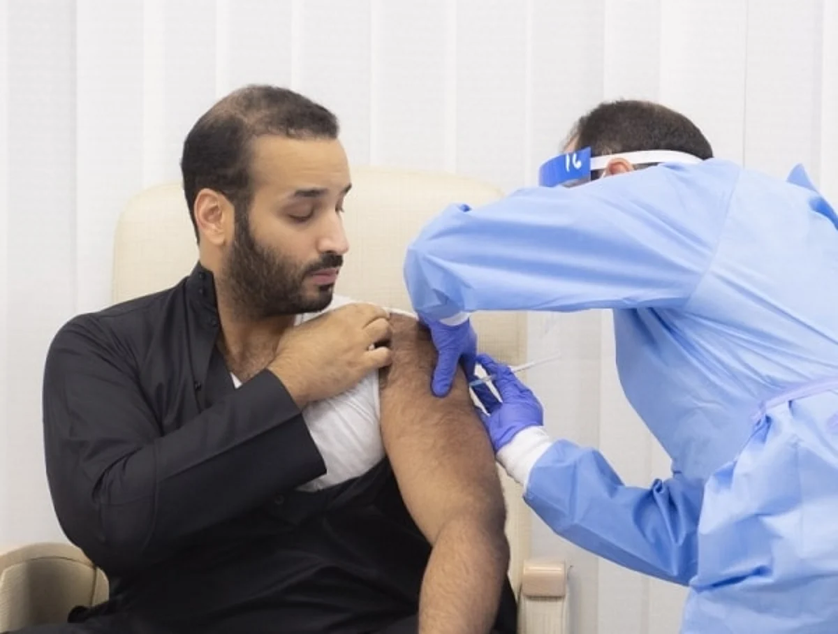 Saudi Crown Prince Mohammed bin Salman receives his first dose of a coronavirus vaccine on Dec. 25, 2020. (SPA)