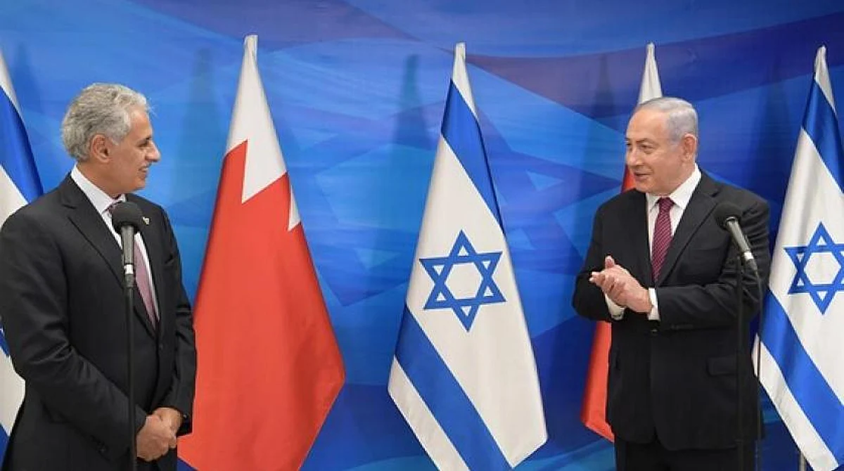 Israeli Prime Minister Benjamin Netanyahu received the Bahraini Industry, Commerce and Tourism Minister Zayed bin Rashid al-Zayani