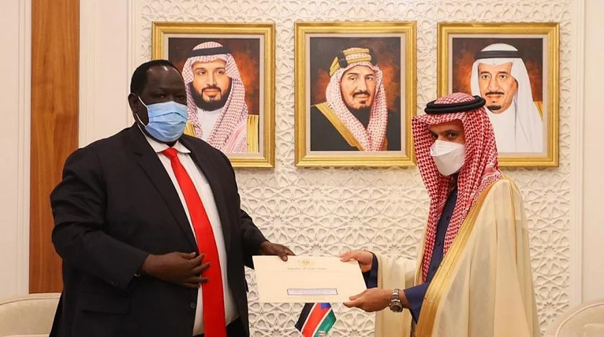 Saudi Foreign Minister Prince Faisal bin Farhan bin Abdullah receives advisor to the President of South Sudan for Security Affairs, Tut Galwak. (SPA)