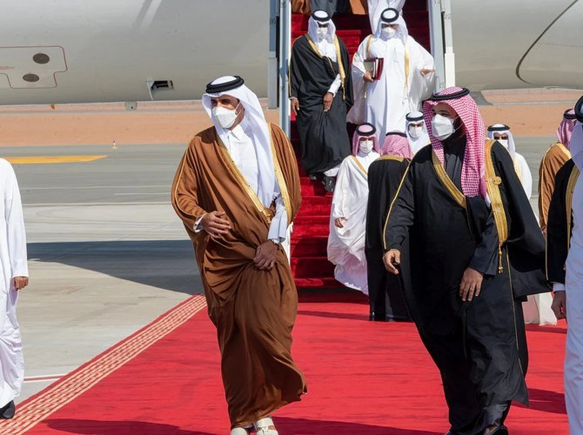 Qatari Emir expresses its gratitude to King Salman, Crown Prince (Bandar Algaloud/Courtesy of Saudi Royal Court)