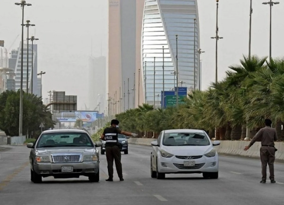 Foreigners, who misused IDs of Saudi users of an app, nabbed in Riyadh