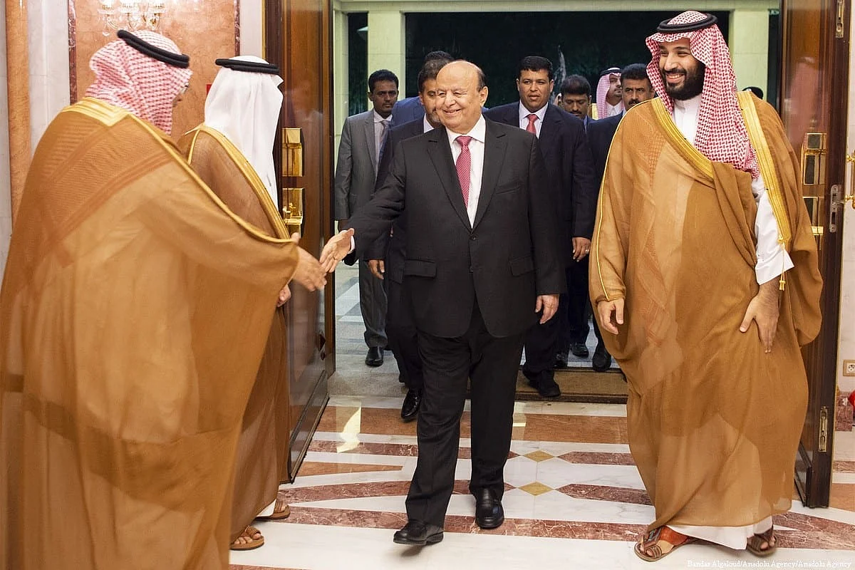 Crown Prince, Yemeni president discuss peace efforts in phone call