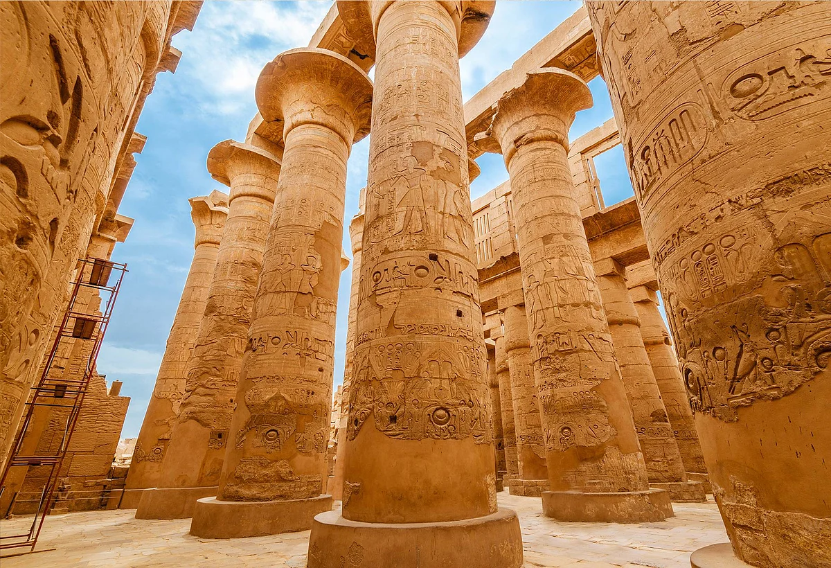 The Egyptian authorities will impose an entry visa fee amounting to $25 effective from the coming Sunday.