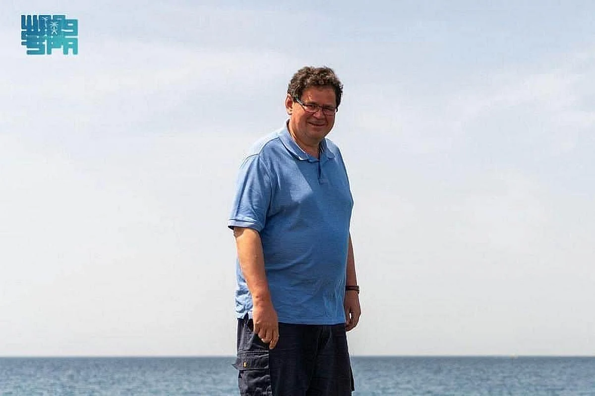 UK Ambassador Interacts with Umluj Dolphins Story