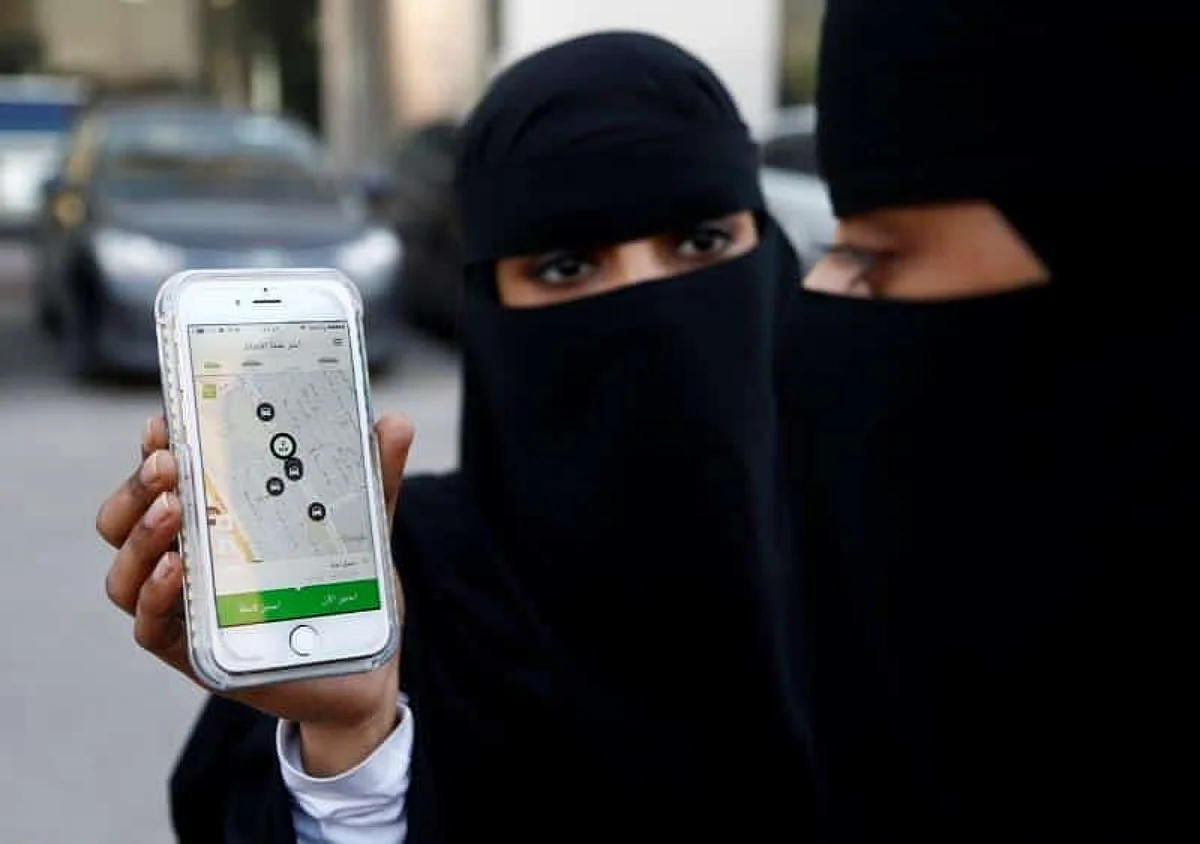 A Saudi woman shows the Careem app on her mobile phone in Riyadh, Saudi Arabia, January 2, 2017. REUTERS/Faisal Al Nasser
