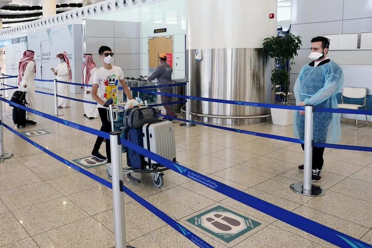 Foreign pilgrims, visitors must include COVID-19 coverage in their insurance