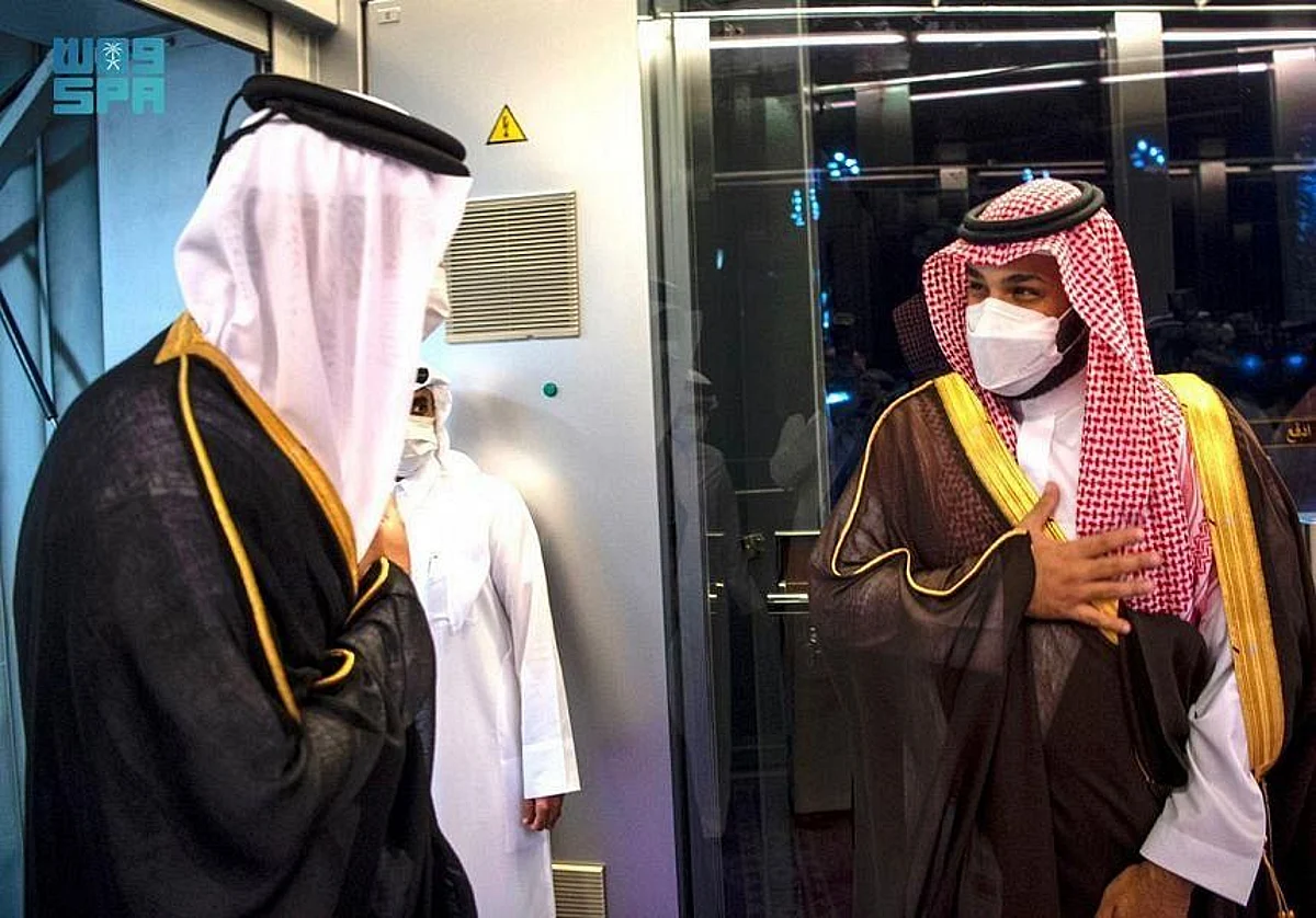 Saudi Arabia’s Crown Prince welcomes Emir of Qatar at King Abdulaziz International Airport