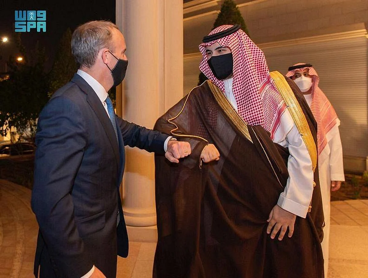 Prince Khalid discusses bilateral ties, Yemen developments with British foreign secretary