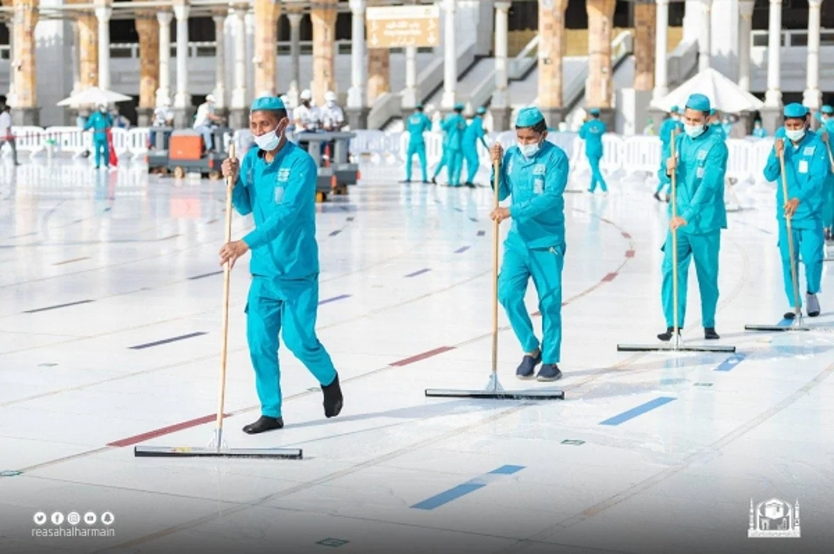 Sterilization of Grand Mosque Round the Clock to Receive Umrah Performers