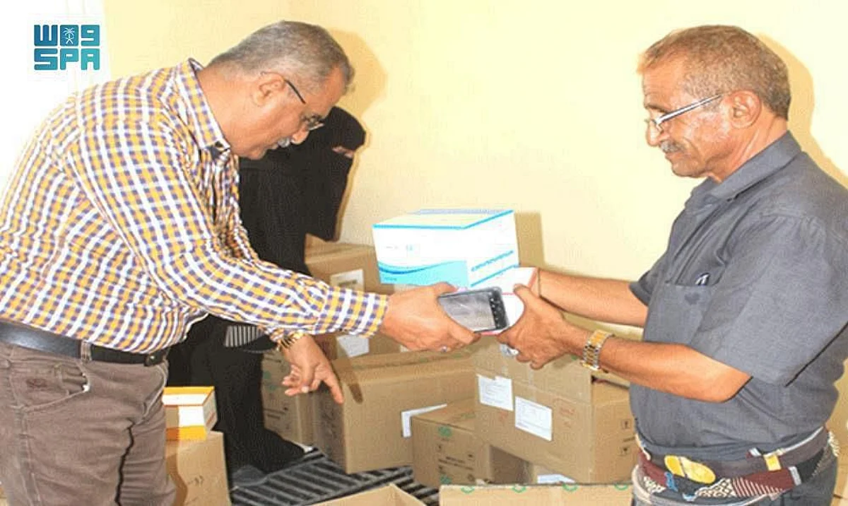 Financed by Saudi Arabia Equipment, Devices for Inspecting Malaria, Dengue for Health Facilities Distributed in Yemen