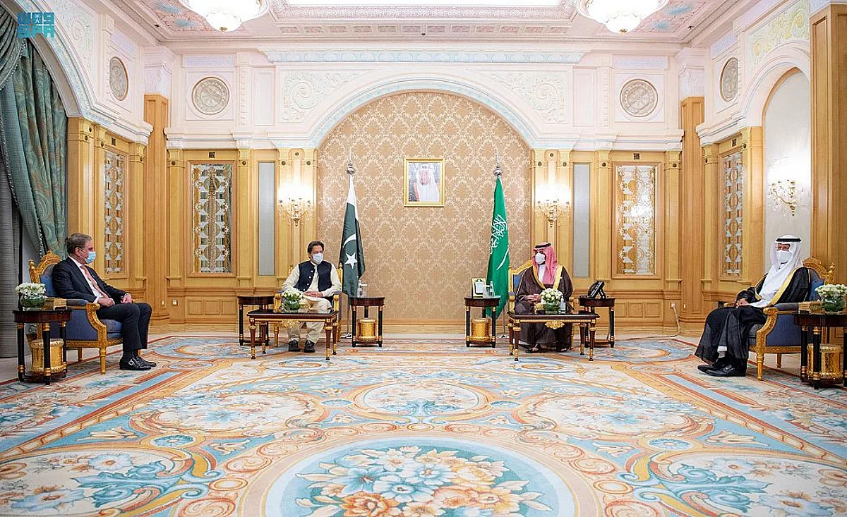 Pakistan PM believes 10% of World’s Countries are Responsible for 80% of Carbon Emissions