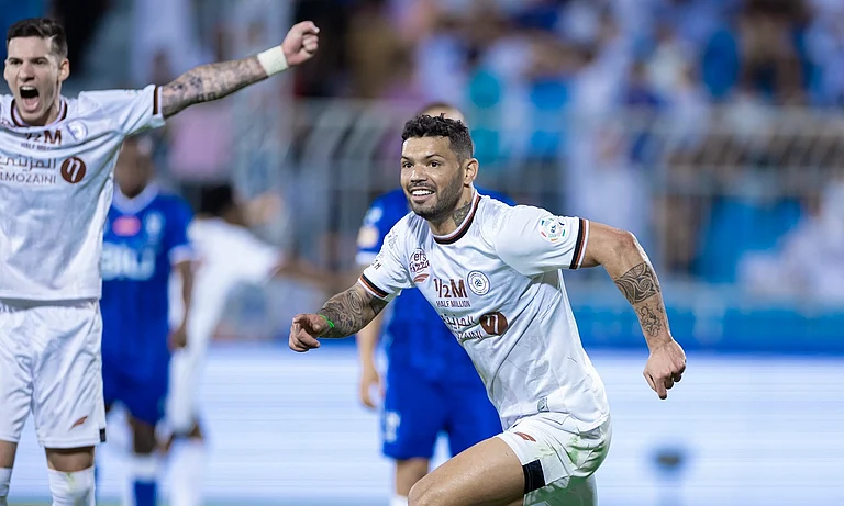 الهلال والشباب حبايب.. التعادل يحسم ajel/2022-10/c69