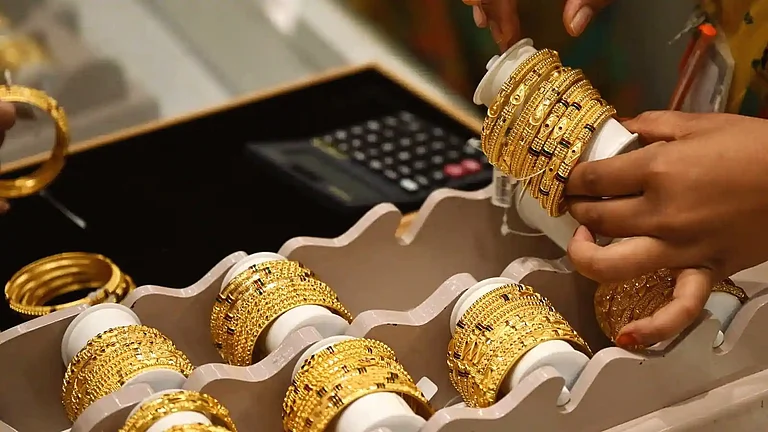 ارتفاع الذهب بالسعودية اليوم.. وعيار ajel/2023-02/93b