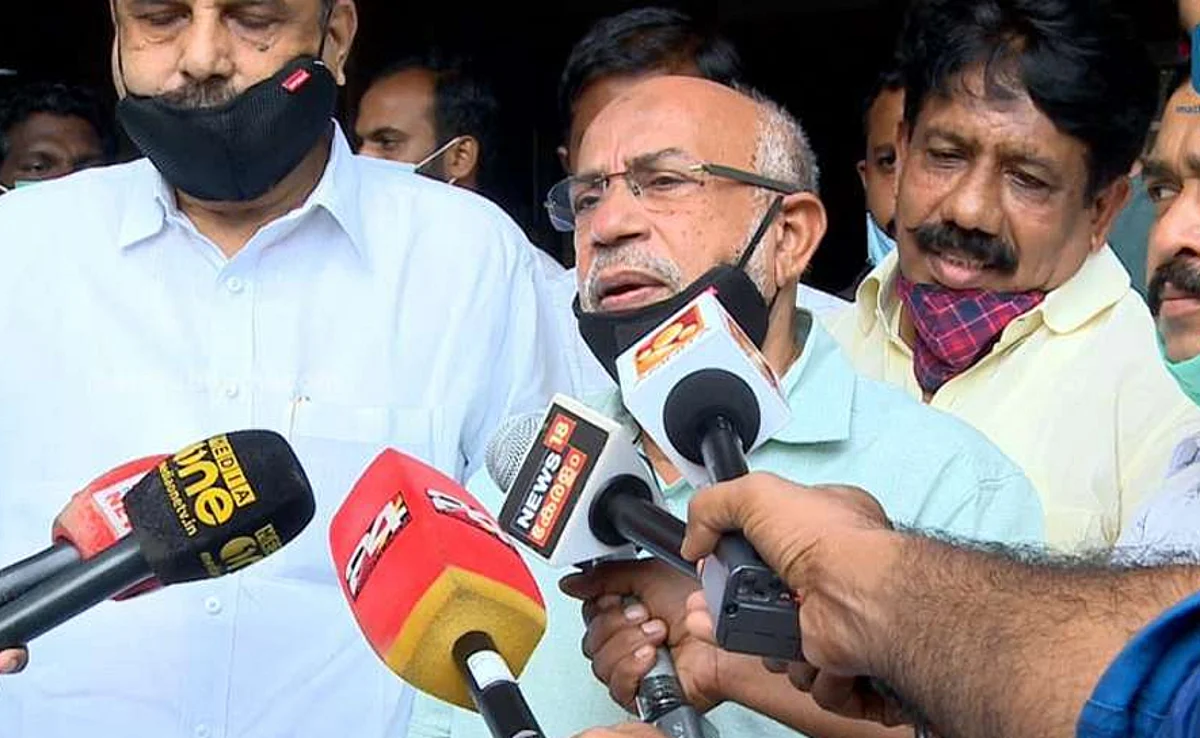 പിണറായി വിജയന് മുഖ്യമന്ത്രി സ്ഥാനം ഒഴിയുന്നതാണ് ധാര്മികത: കെ പി എ മജീദ്