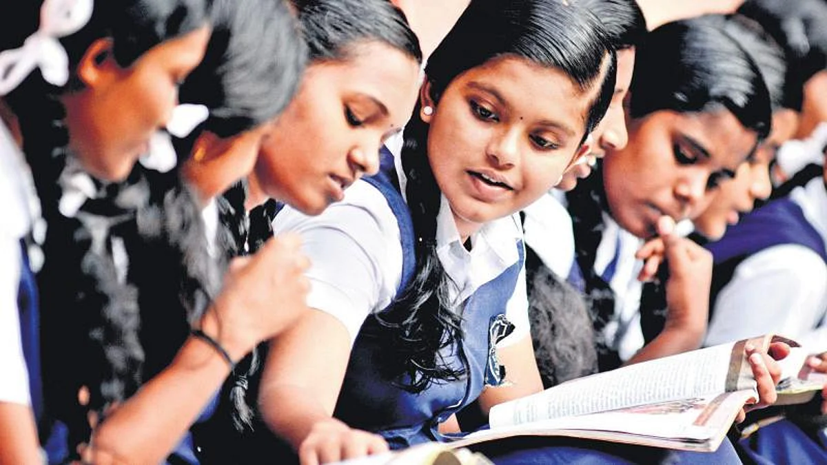 ചോദ്യപേപ്പർ മോഷണം; നാളെ നടക്കാനിരുന്ന ഹയർ സെക്കൻഡറി ഫസ്റ്റ് ഇയർ ഇംപ്രൂവ്മെന്റ് പരീക്ഷ മാറ്റി
