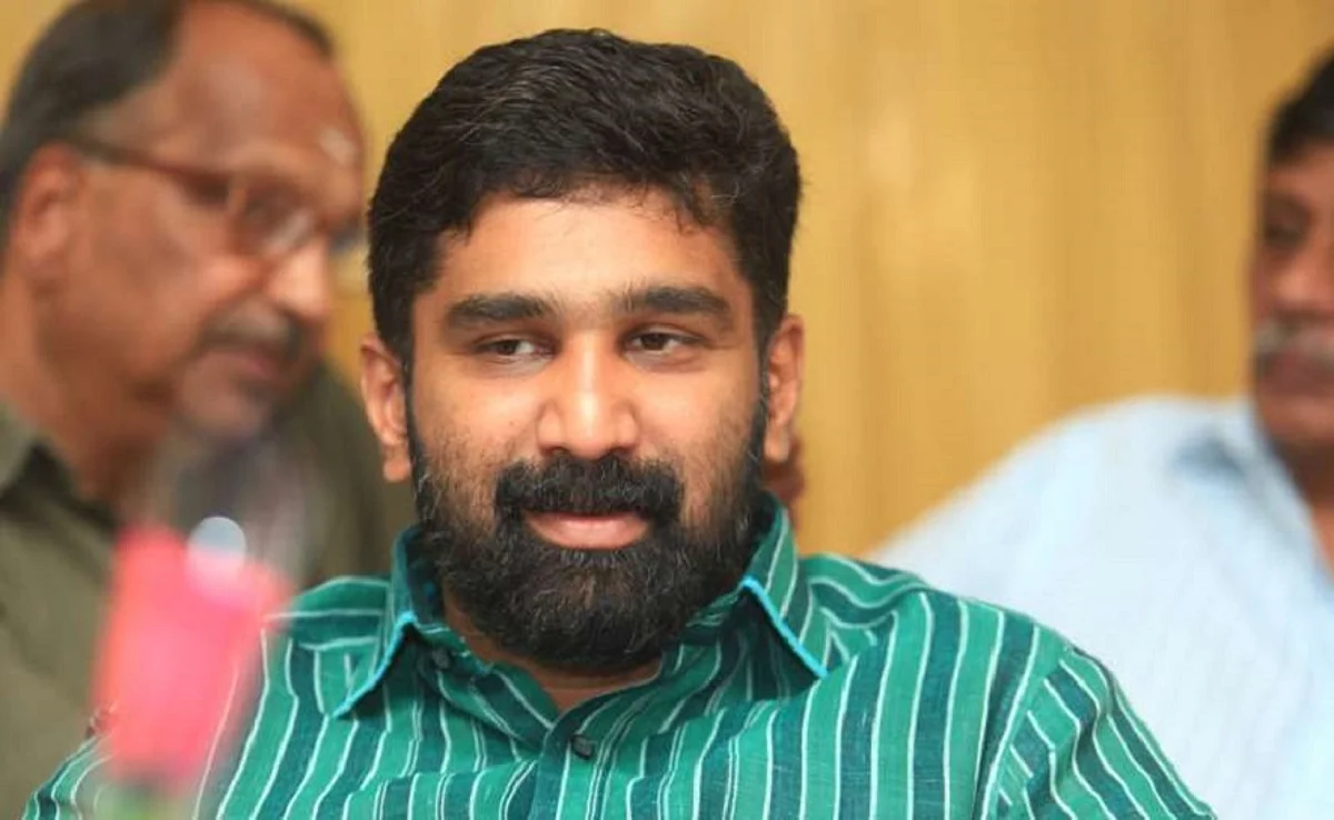 ഇ-മൊബിലിറ്റി;മുഖ്യമന്ത്രിയുടെ മകളുടെ കമ്പനിയുമായി പ്രൈസ് വാട്ടര് ഹൗസ് കൂപ്പറിന് ബന്ധം:വിടി ബല്റാം
