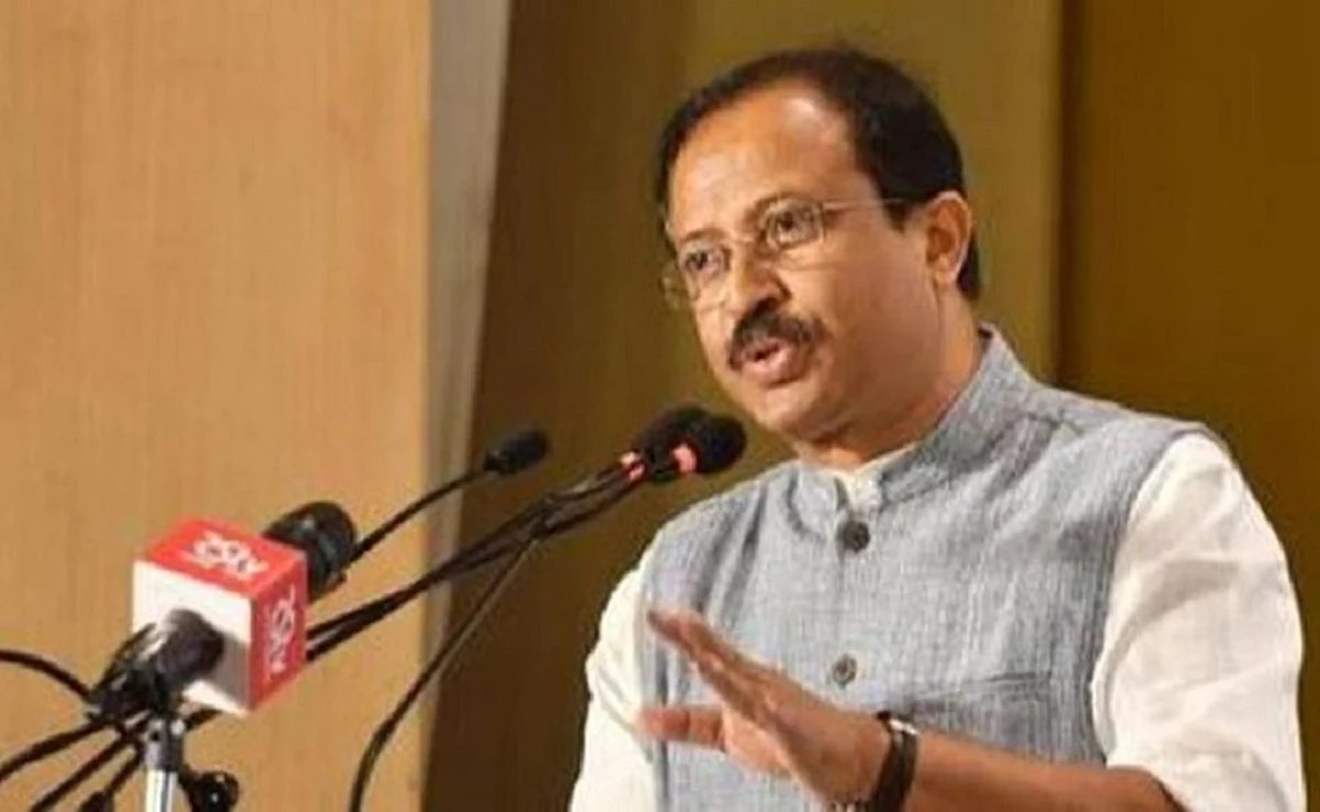മുഖ്യമന്ത്രി കോവിഡ് പ്രോട്ടോക്കോള് ലംഘിച്ചു; ആരോപണവുമായി വി മുരളീധരന്
