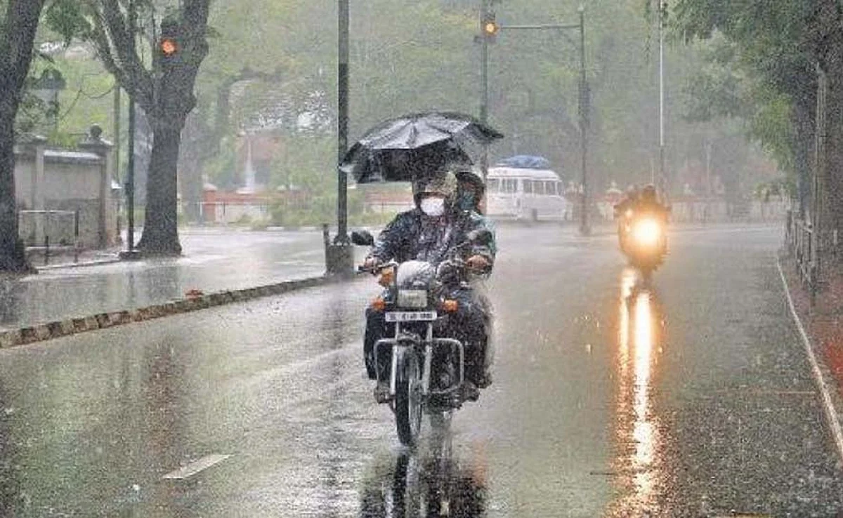 അതിതീവ്ര മഴയ്ക്ക് സാധ്യതയെന്ന് മുന്നറിയിപ്പ്; 3 ജില്ലകളിൽ റെഡ് അലര്ട്