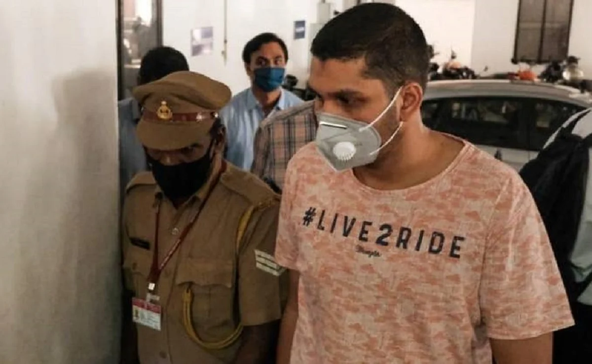 സ്വര്ണക്കടത്ത്: റമീസിനെ ശിവശങ്കറിന്റെയും സ്വപ്നയുടെയും ഫ്ളാറ്റുകളില് എത്തിച്ച് തെളിവെടുത്തു