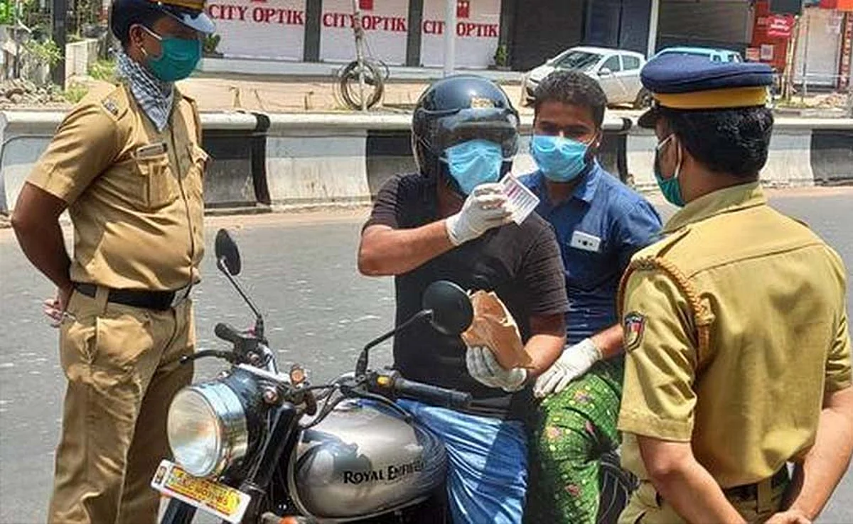 സംസ്ഥാനത്ത് കോവിഡ് നിയന്ത്രണം കടുപ്പിക്കുന്നു, നാളെ മുതല് കർശന പോലീസ് പരിശോധന