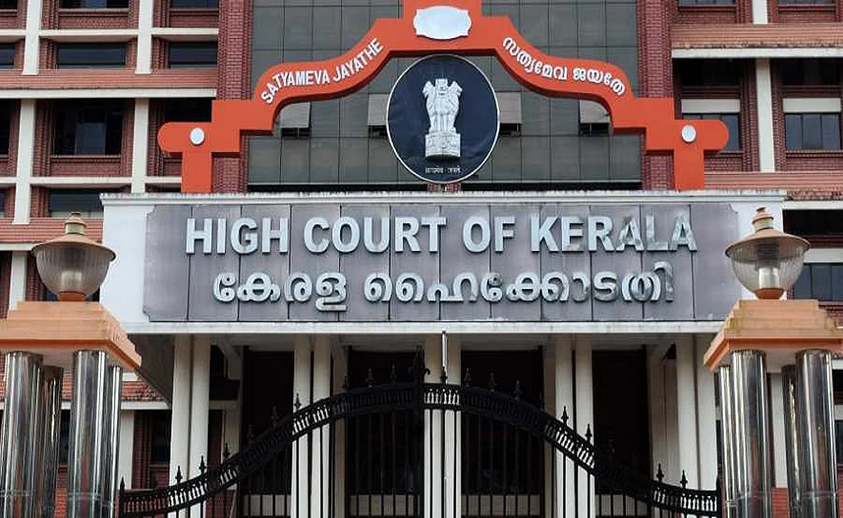 കോവിഡ് മാര്ഗ്ഗനിര്ദ്ദേശങ്ങള് ലംഘിച്ച് സമരം; കര്ശന നടപടിയെടുക്കണമെന്ന് സര്ക്കാരിനോട് ഹൈക്കോടതി