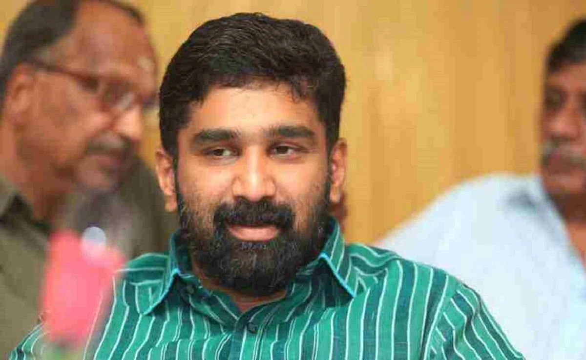 തൃത്താലയിലെ ഉദ്ഘാടന വേദിയിൽ വി.ടി. ബൽറാം എംഎൽഎയെ തഴഞ്ഞ് സിപിഎം