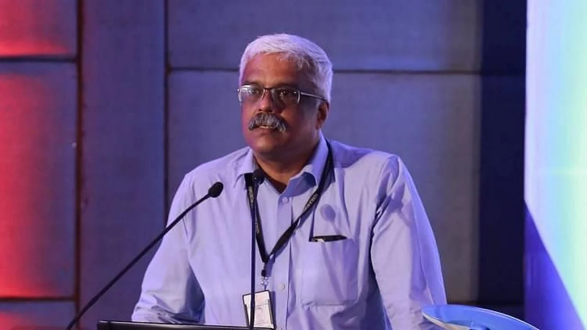 സ്വര്ണക്കടത്ത് കേസ്: പ്രതികൾ ഭീകരസംഘം രൂപീകരിച്ചു; കുറ്റപത്രത്തില് ശിവശങ്കറിന്റെ പേരില്ല