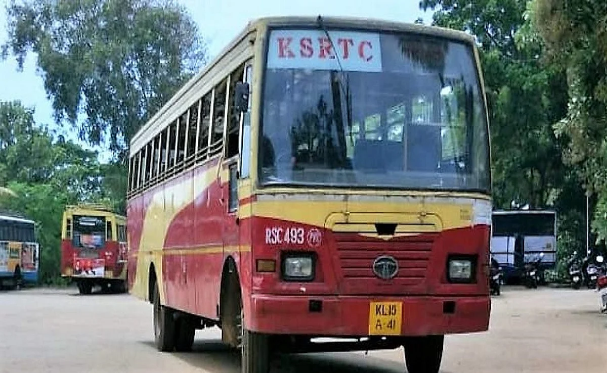 കെ എസ് ആർ ടി സി ചുവപ്പിക്കുന്നു