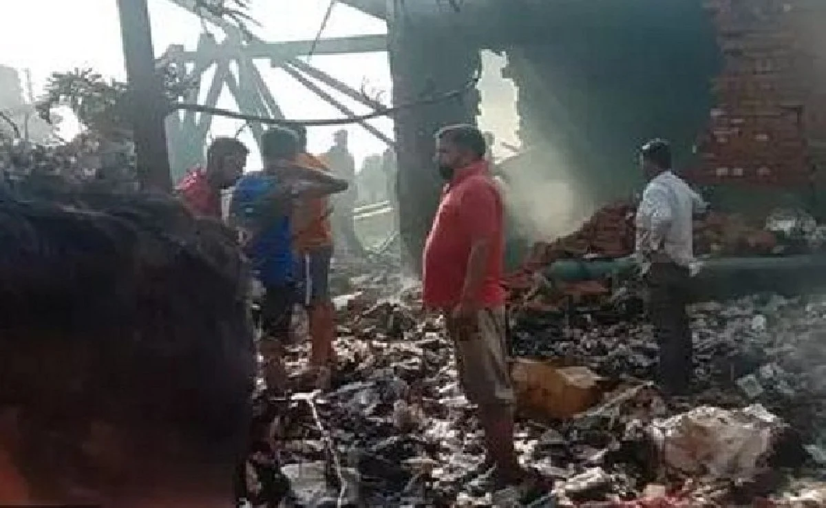 ഗാസിയാബാദില് മെഴുകുതിരി ഫാക്ടറിയില് സ്ഫോടനം; 7 മരണം, 4 പേര്ക്ക് പരിക്ക്