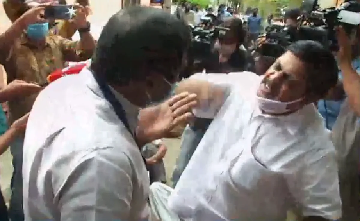 'മൃതദേഹം തന്റെ വീട്ടില് കൊണ്ടുപോടോ'; ആരോഗ്യ വകുപ്പ് ഉദ്യോഗസ്ഥനോട് കയര്ത്ത് ബിജെപി കൗൺസിലർ