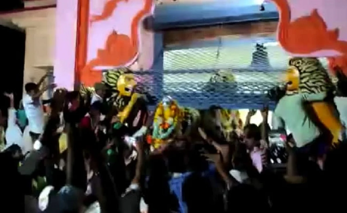 കര്ണാടകയില് ക്ഷേത്ര പരിപാടിക്കിടെ രഥം ബലമായി പുറത്തിറക്കി; 50 പേര് അറസ്റ്റില്