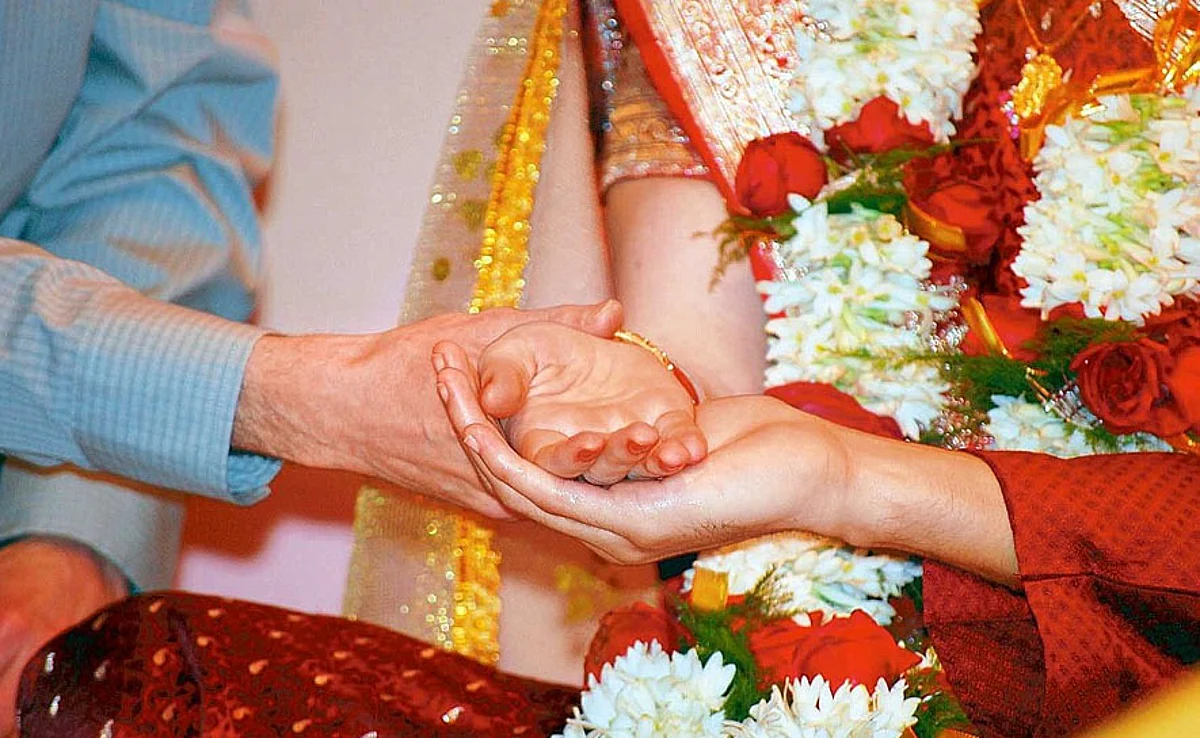നിര്ണായക നീക്കങ്ങള്; പെണ്കുട്ടികളുടെ വിവാഹ പ്രായം 21 ആകുമോ ?
